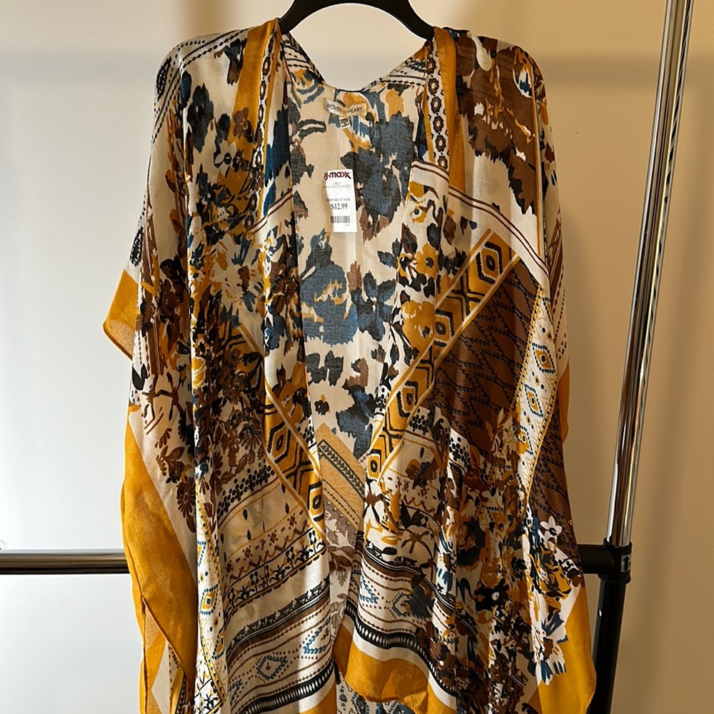 Women’s woven shawl. Printed. One size. New. Never worn